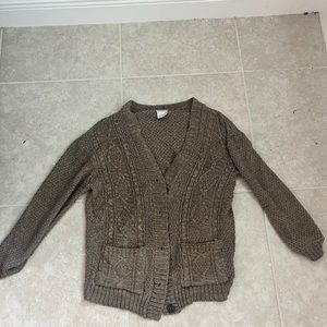 Brown cardigan/sweater brown buttons.